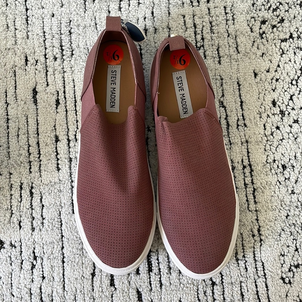 New Steve Madden slip on sneaker